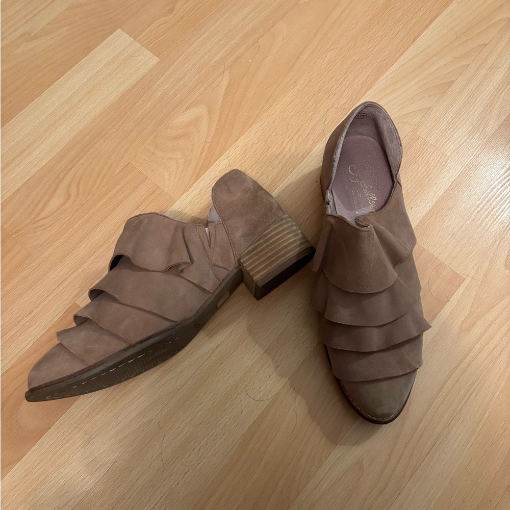 Women's Brown Ruffle Block Heel Shoes